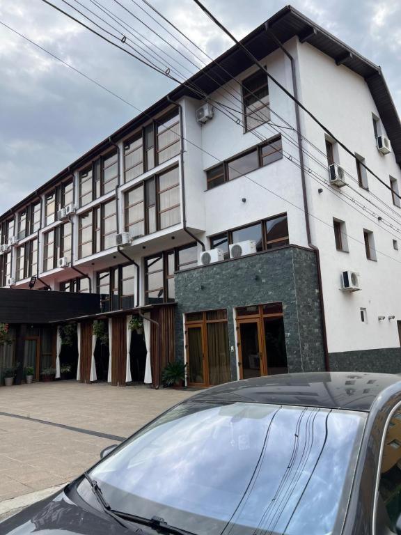 Hotel Palace Targu Jiu Bagian luar foto