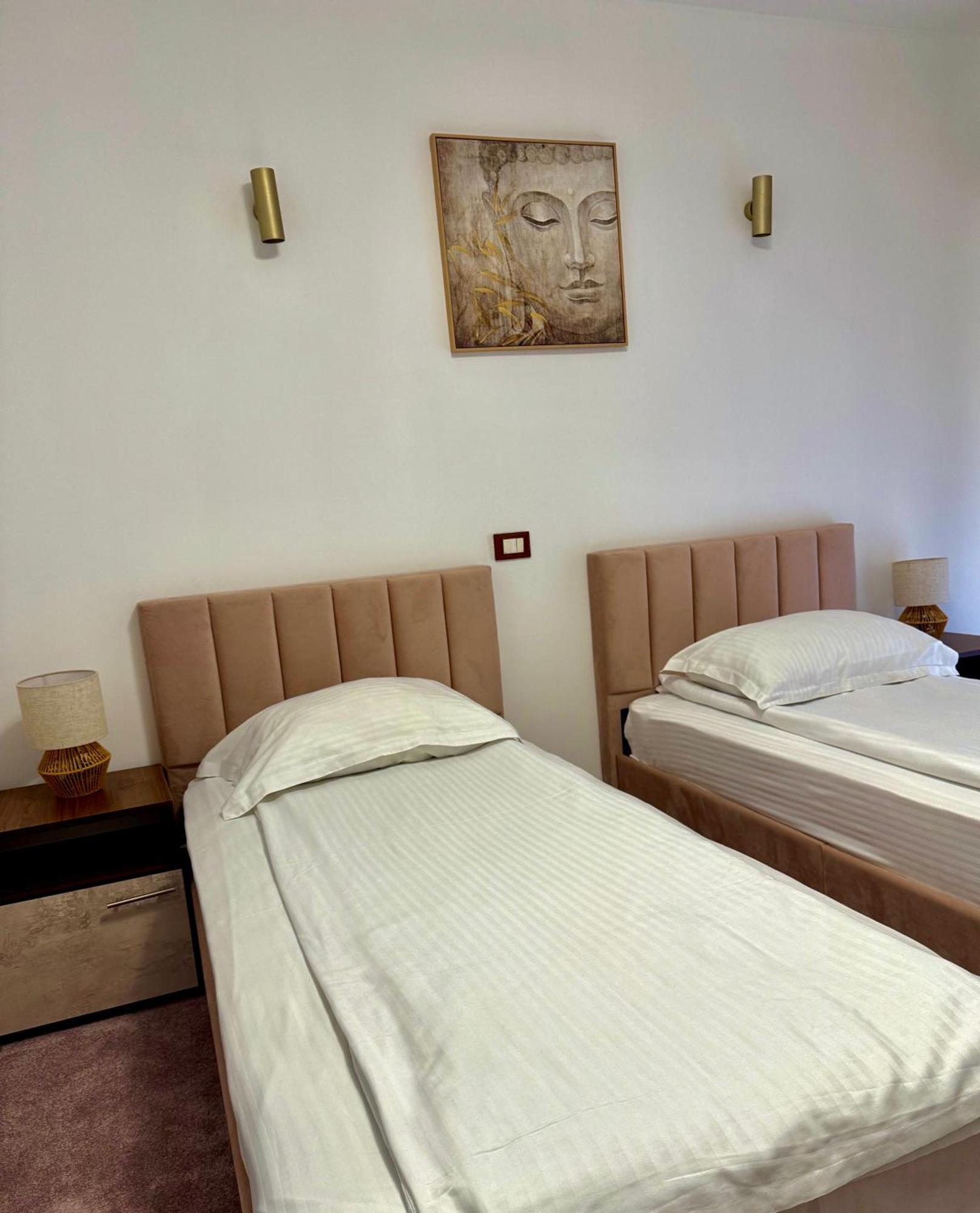 Hotel Palace Targu Jiu Bagian luar foto