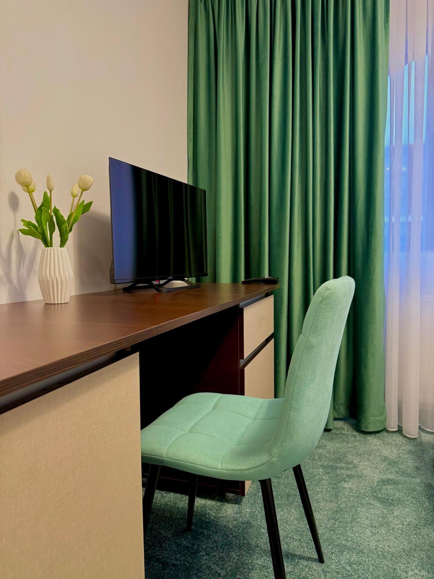 Hotel Palace Targu Jiu Bagian luar foto