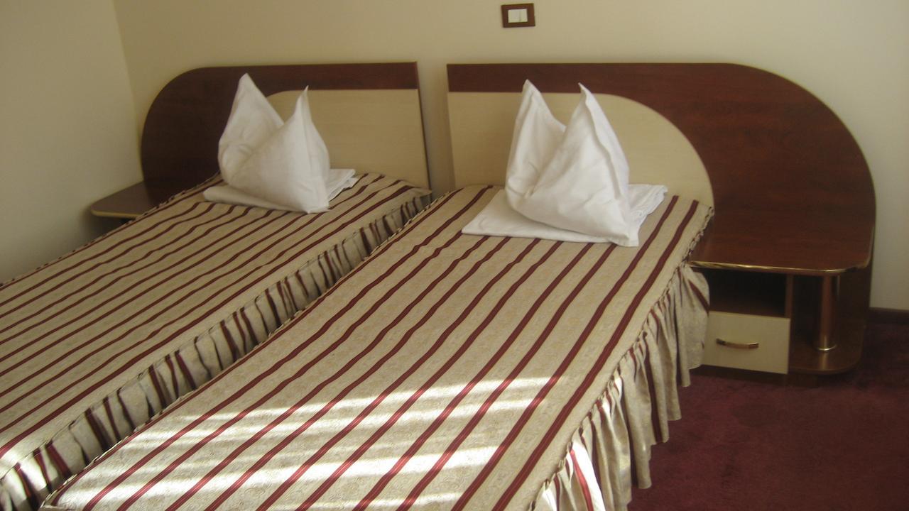 Hotel Palace Targu Jiu Bagian luar foto