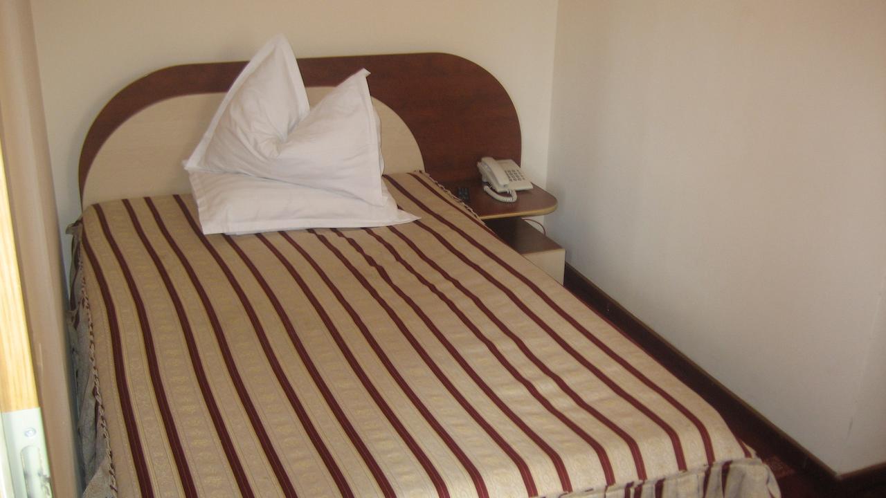 Hotel Palace Targu Jiu Ruang foto