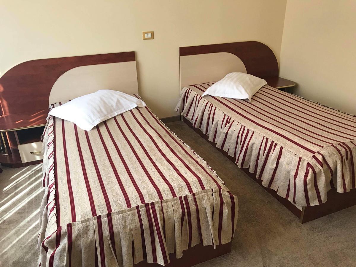 Hotel Palace Targu Jiu Bagian luar foto