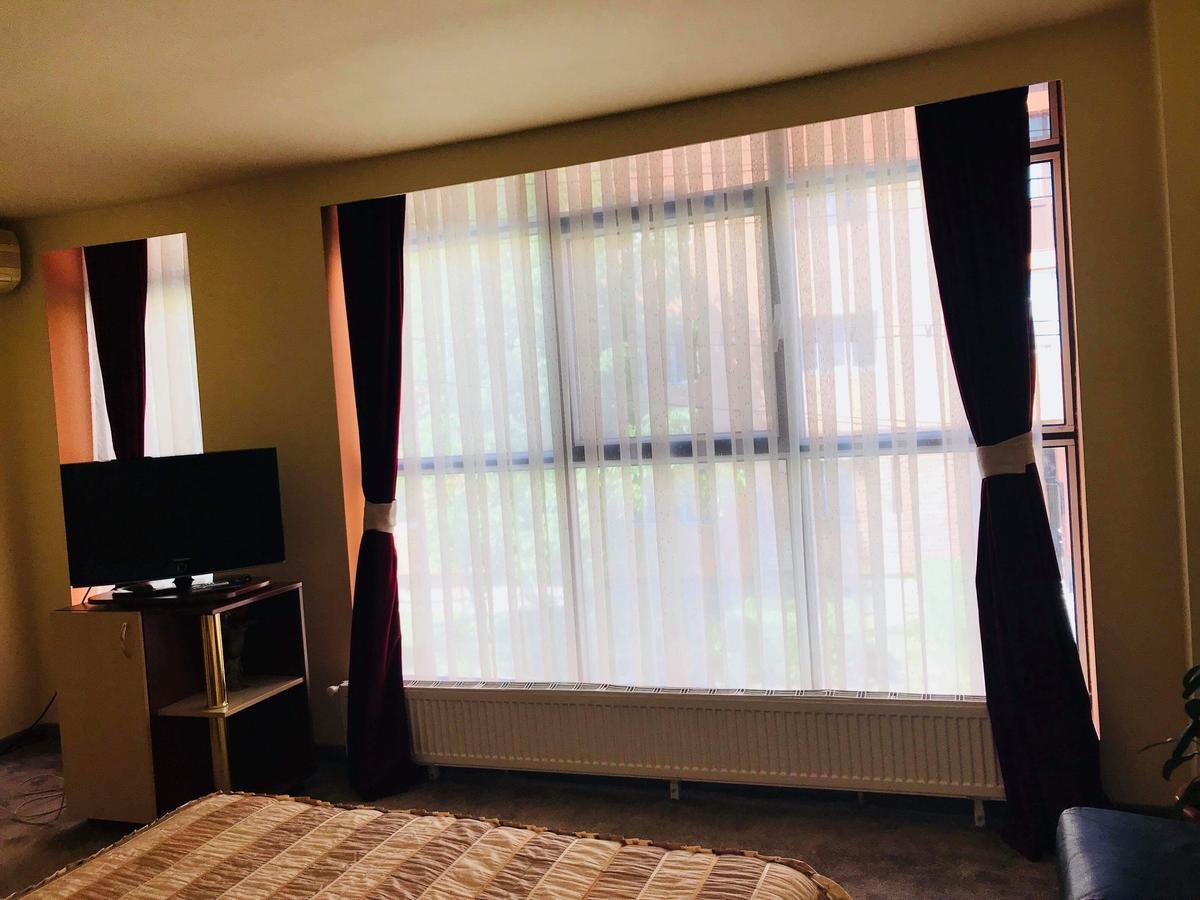 Hotel Palace Targu Jiu Bagian luar foto