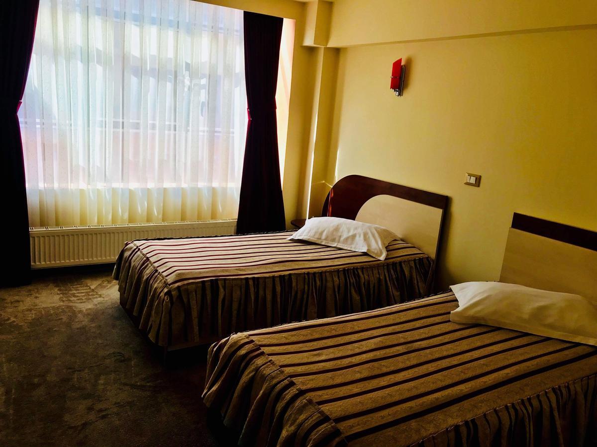 Hotel Palace Targu Jiu Bagian luar foto