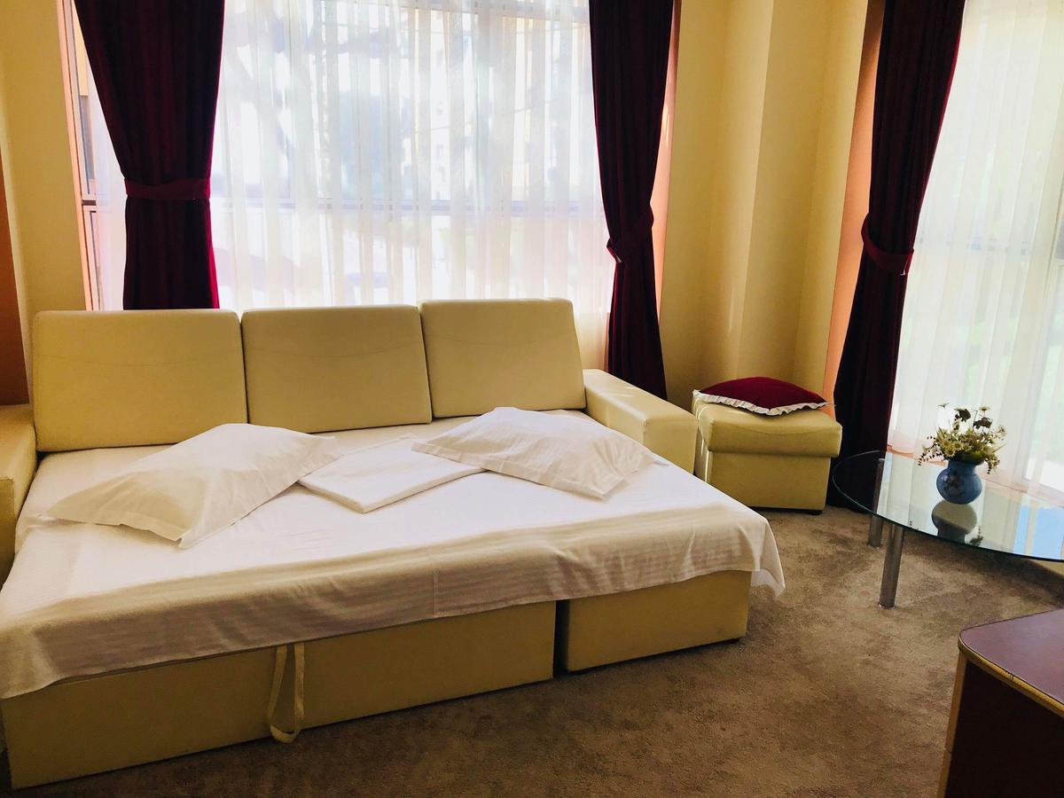 Hotel Palace Targu Jiu Bagian luar foto