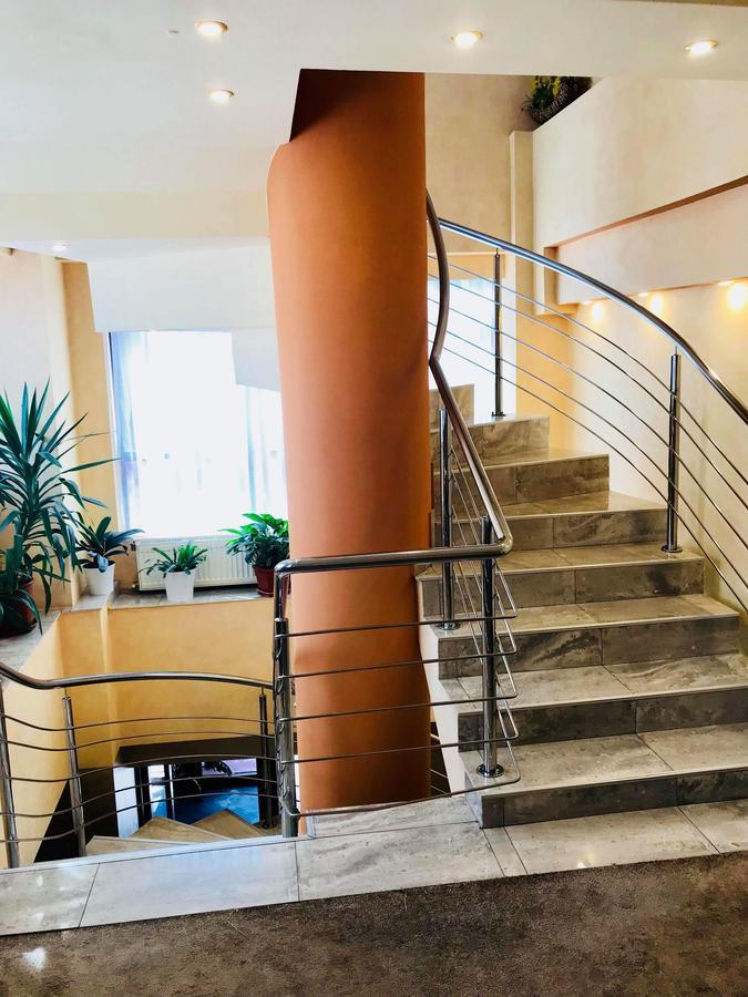 Hotel Palace Targu Jiu Bagian luar foto